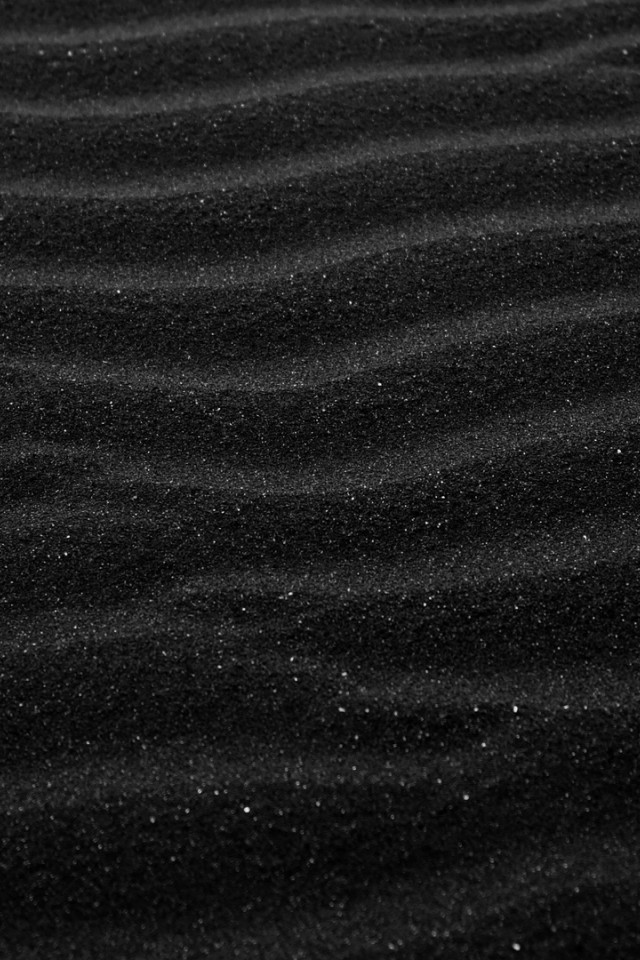 Black sand HD Wallpaper iPhone 4 / 4S / iPod - HD Wallpaper 
