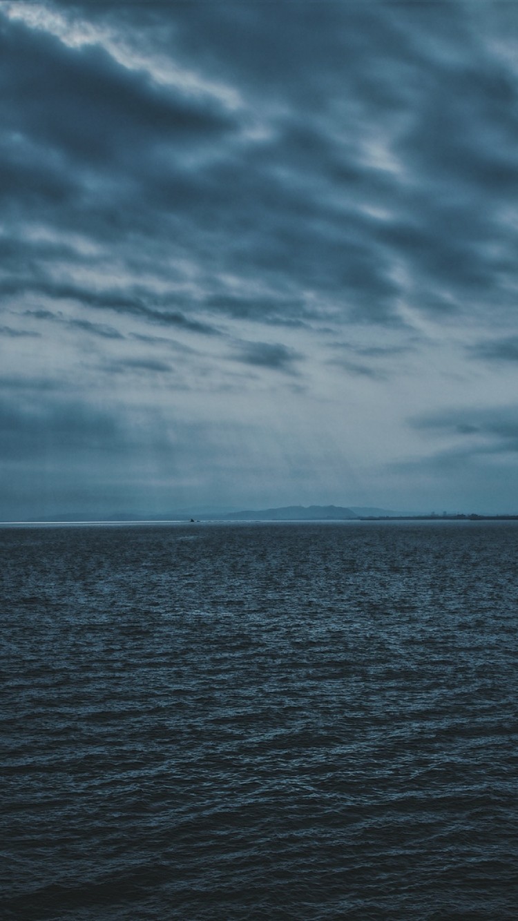 Dark clouds over the sea HD Wallpaper iPhone 6 / 6S - HD Wallpaper -  
