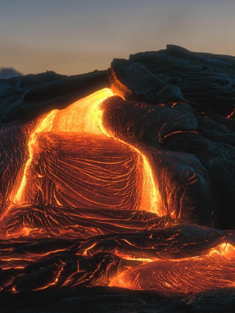 Volcano lava HD Wallpaper Non-retina iPad - HD Wallpaper 