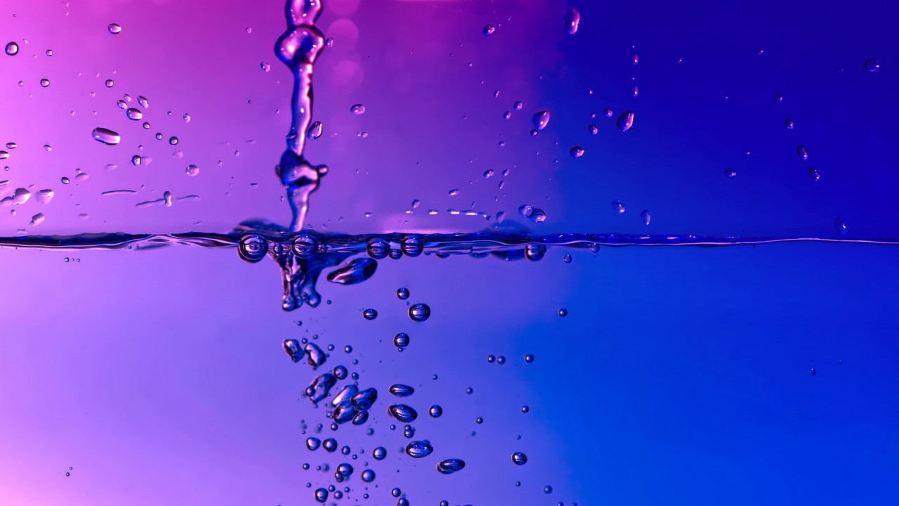 Water bubbles and drops HD Wallpaper 1280x720 (720p) - HD Wallpaper -  