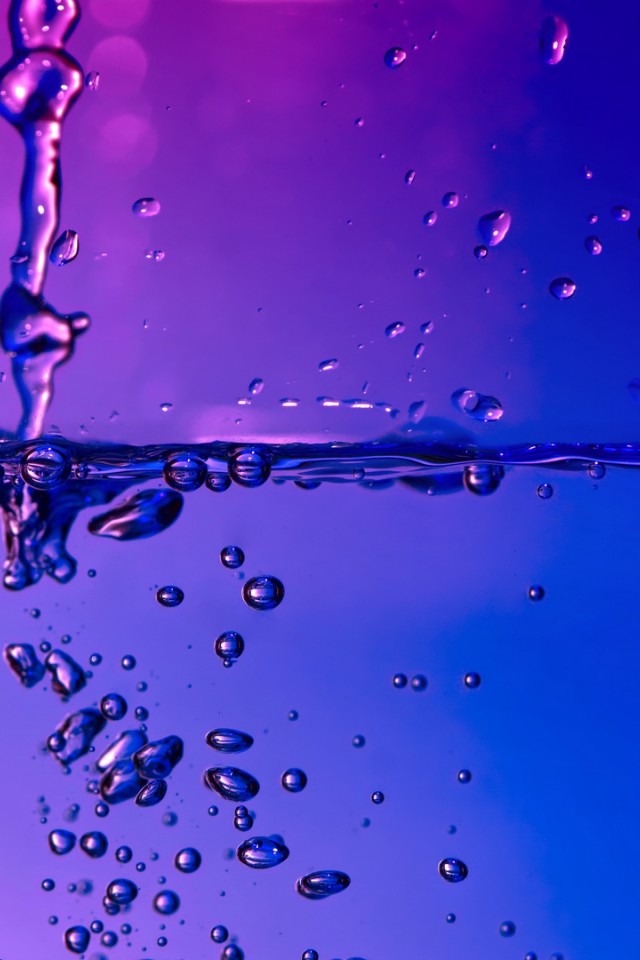 Water bubbles and drops HD Wallpaper iPhone 4 / 4S / iPod - HD Wallpaper -  