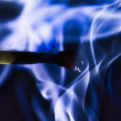 Closeup of cigarette burning HD Wallpaper