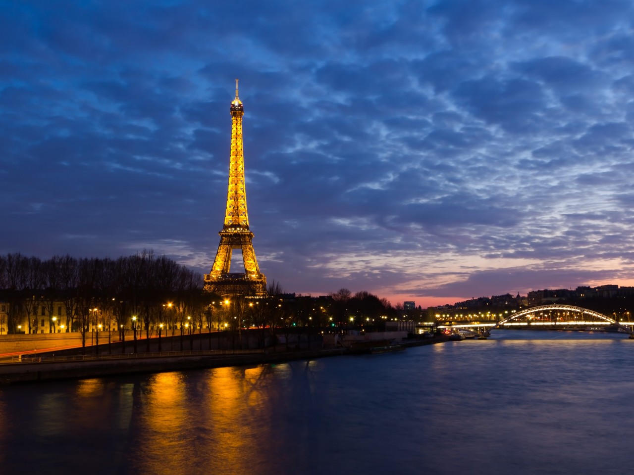 Eiffel Tower HD Wallpaper