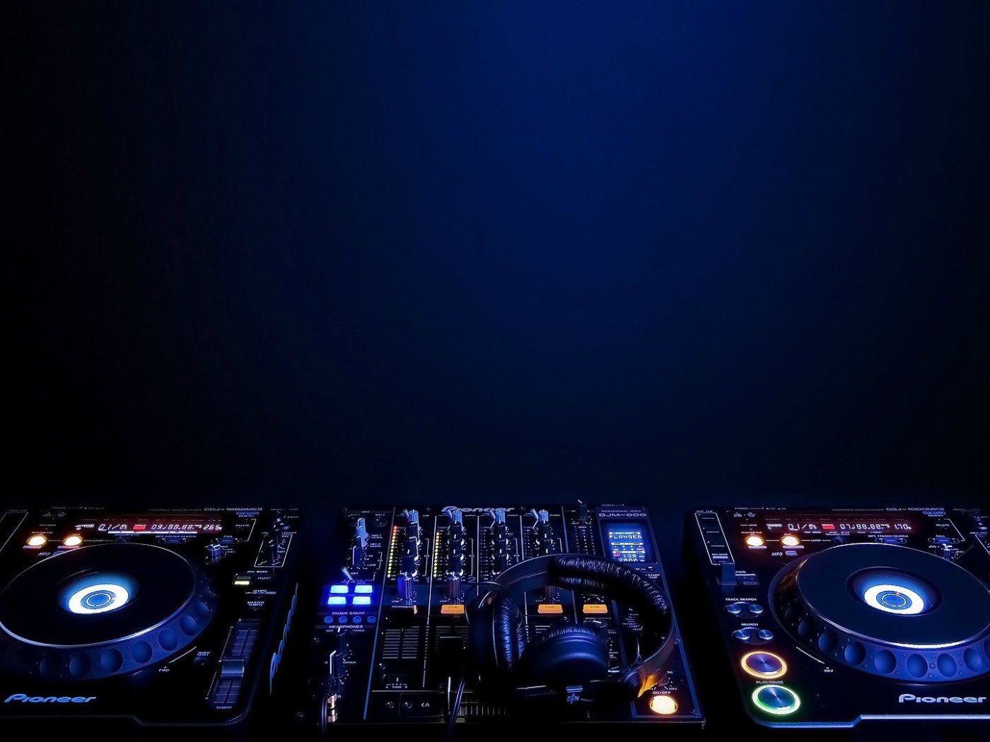 House music DJ decks HD Wallpaper