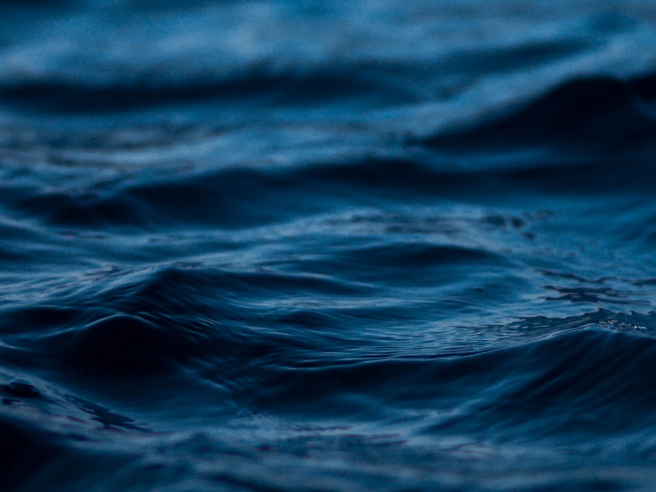 Wave ripples in blue water HD Wallpaper