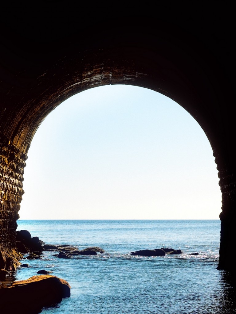 Wonderfull view inside a sea cave HD Wallpaper