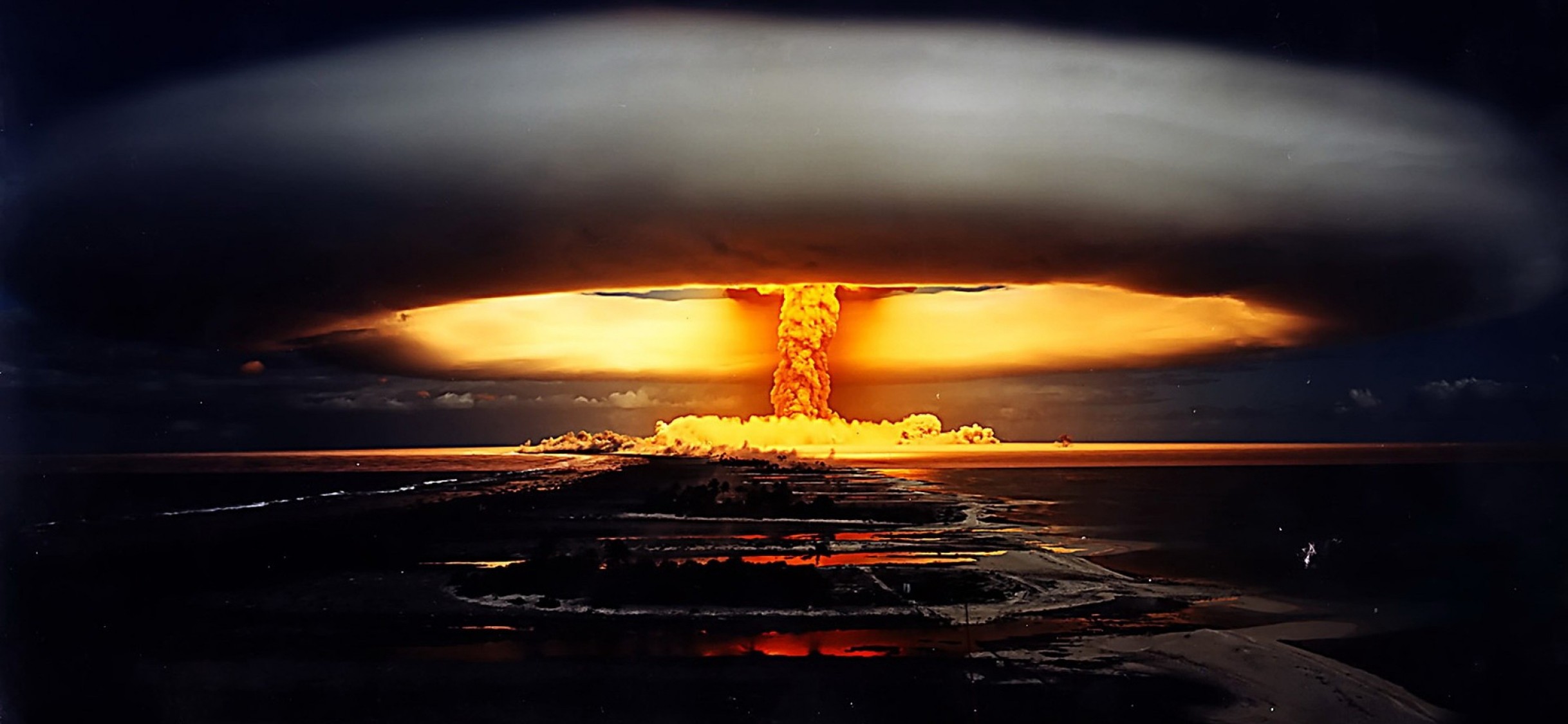 Водородная бомба видео. Царь бомба 100 мегатонн. Ядерное оружие США 2022. Царь бомба 100 мегатонн взрыв. Атомное оружие.