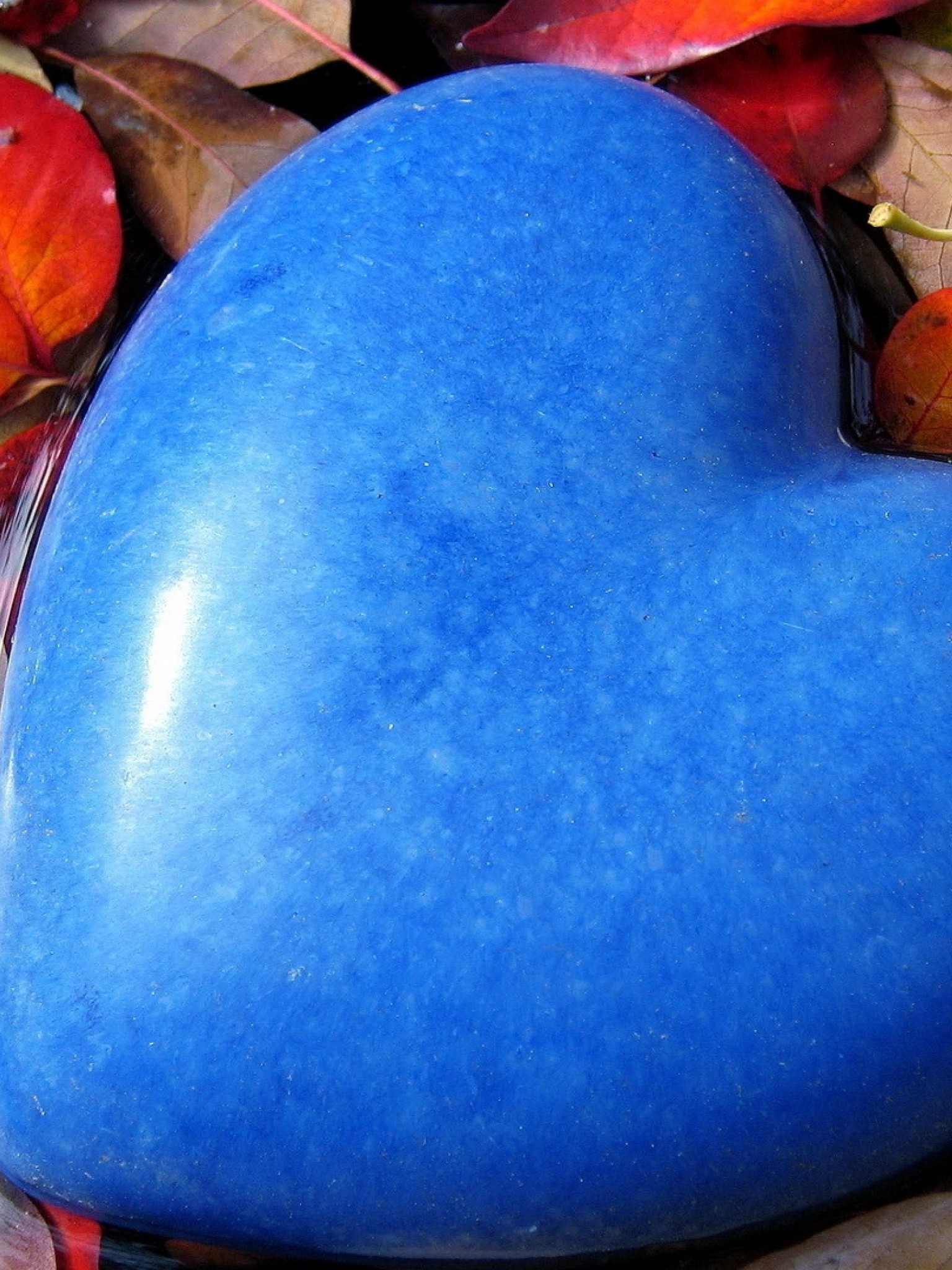 Полюбила голубого. Сердце голубое. Любимый цвет синий. Любовь в синем цвете. Сердечко камень синий.