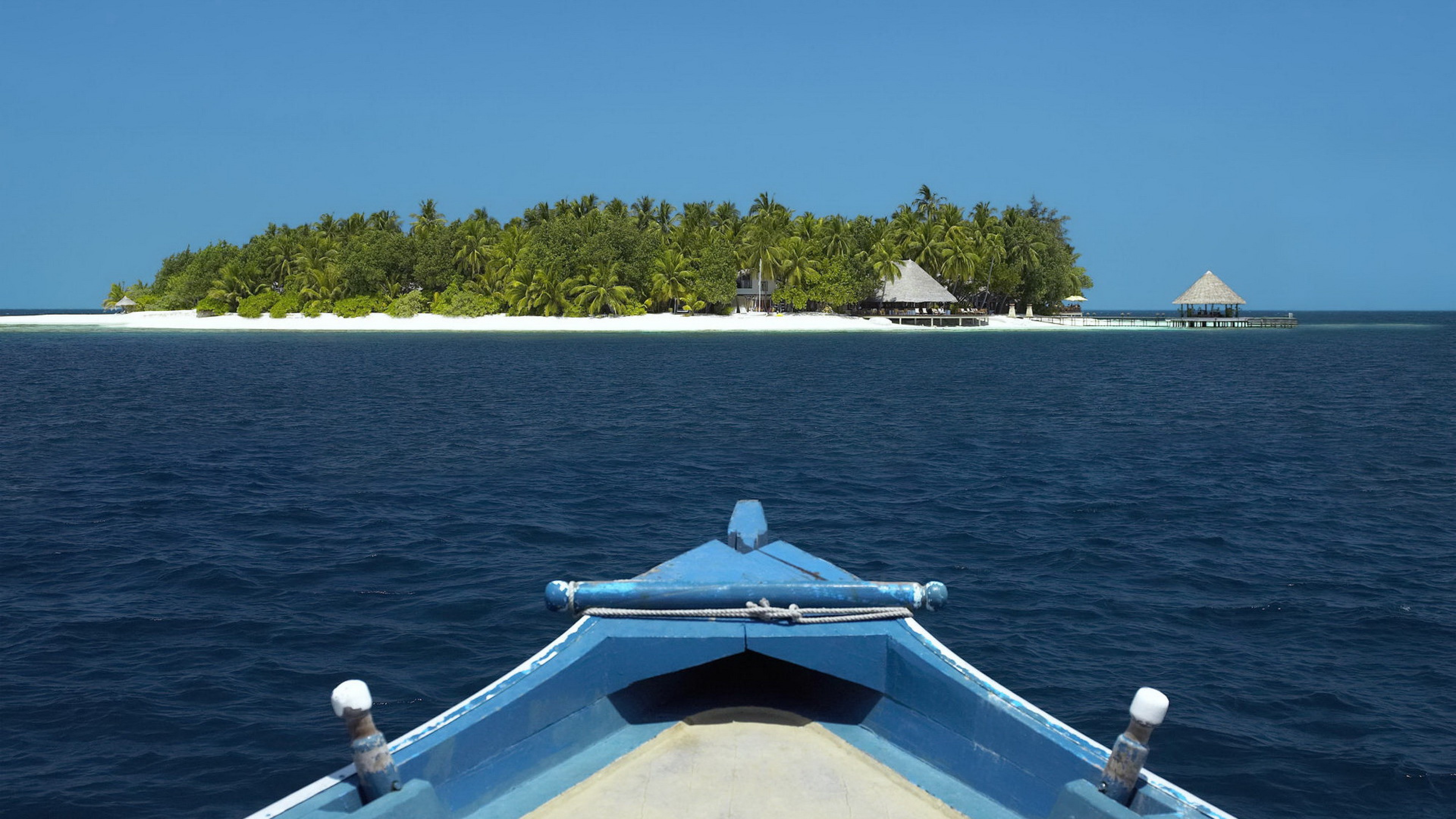 Boat island. Яхта остров. Вид с корабля на берег. Корабль и остров. Корабль Мальдивы.
