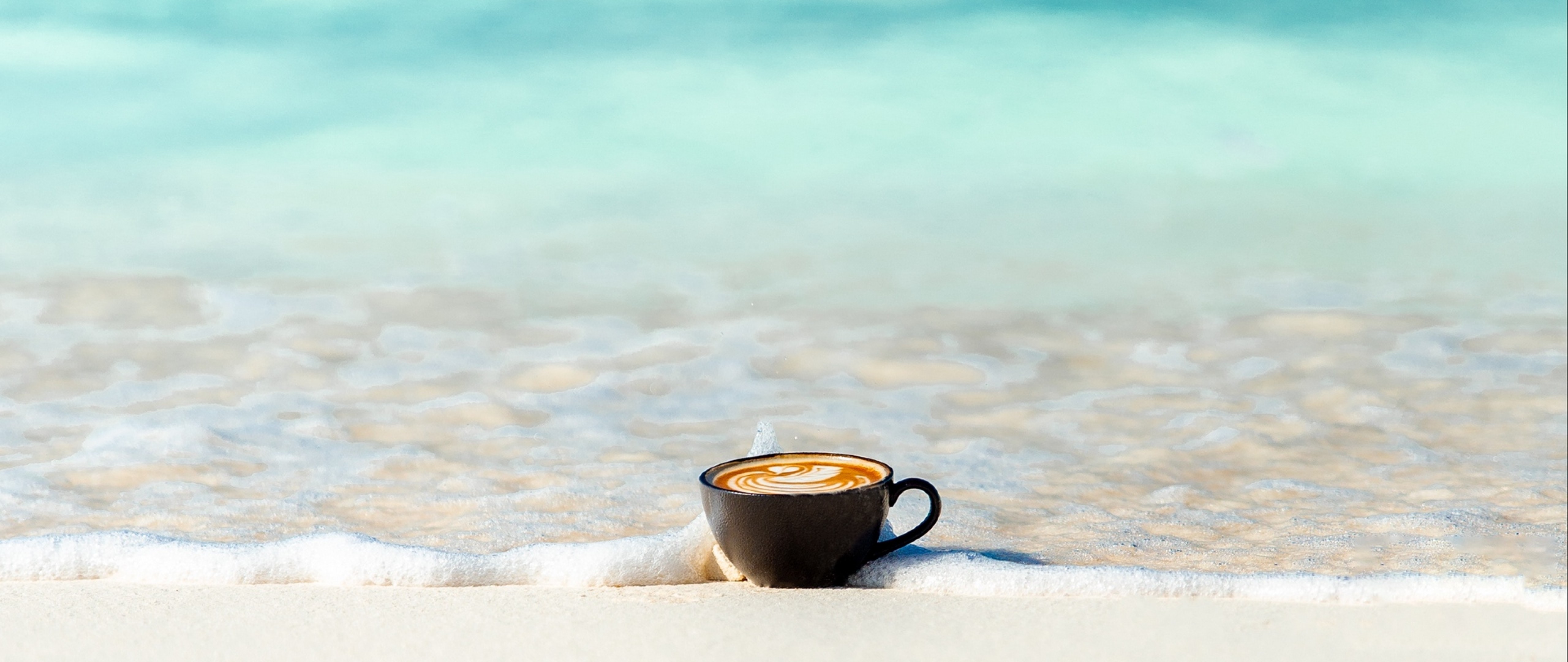 Sea cup. Кофе и море. Кофе с видом на море. Утреннее море. Кофе на берегу моря.