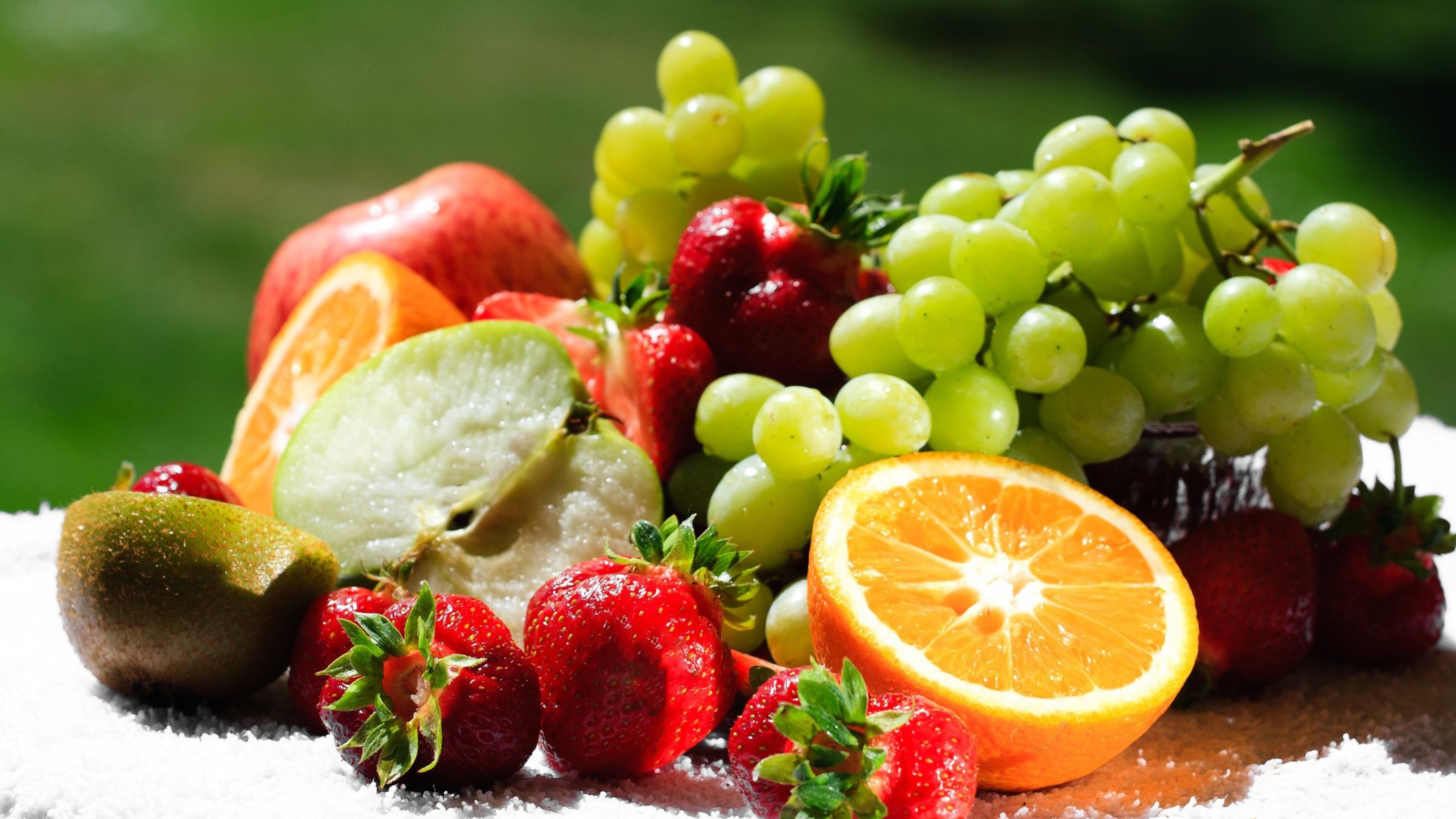Обои на стол разные. Красивые фрукты. Сочные фрукты. Летние фрукты. Фрукты картинки красивые.