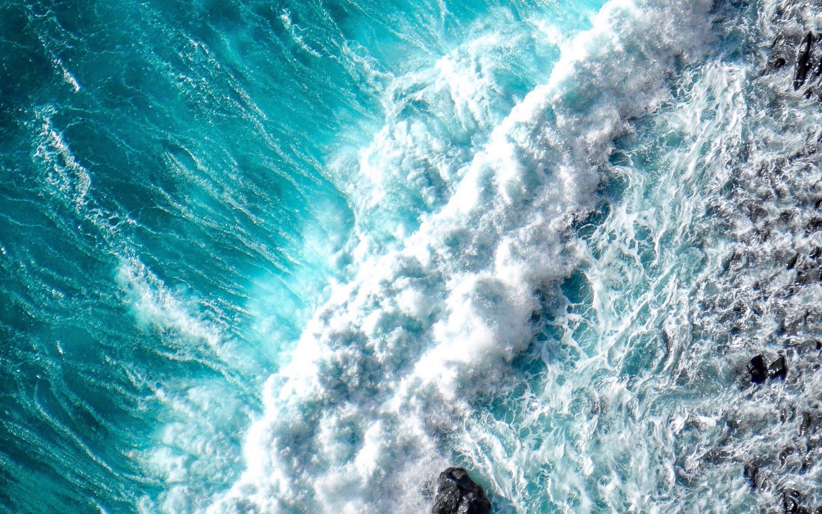 Красивые обои вертикальные на рабочий стол телефона. Океан. Море, волны. Океан волны. Океан волны высокое качество.