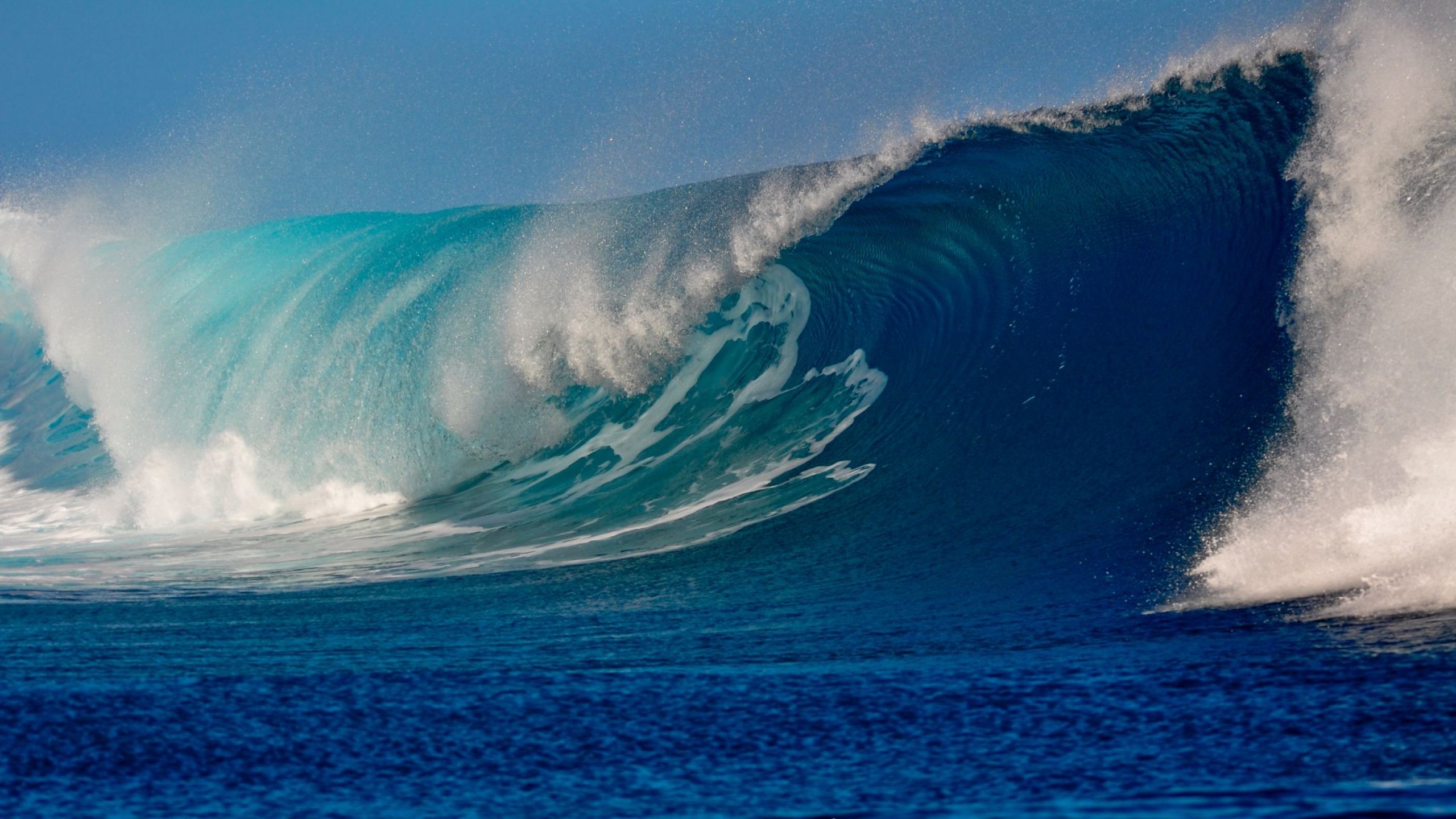 Beautiful Ocean Waves Live Wallpaper for Desktop and Mobiles