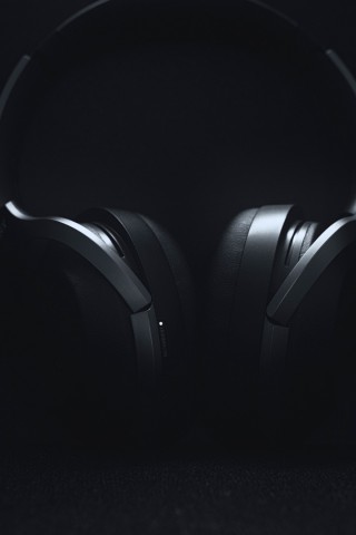 Black headphones HD Wallpaper