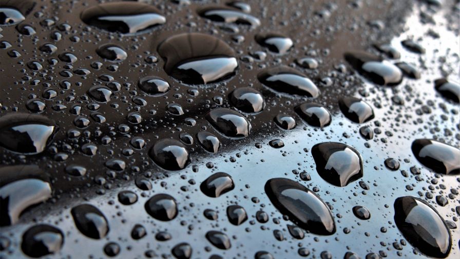 Closeup of drops at a surface HD Wallpaper