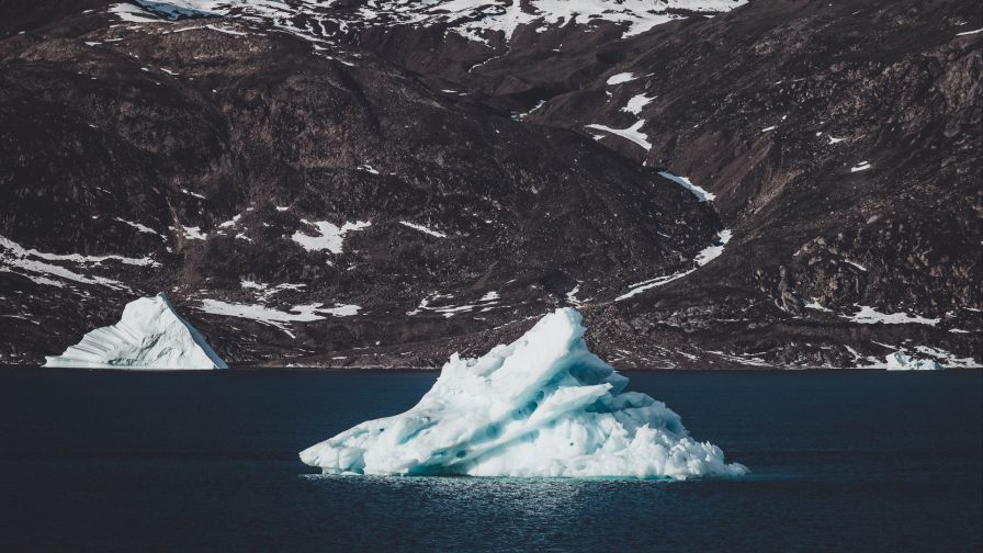 Foating iceberg HD Wallpaper
