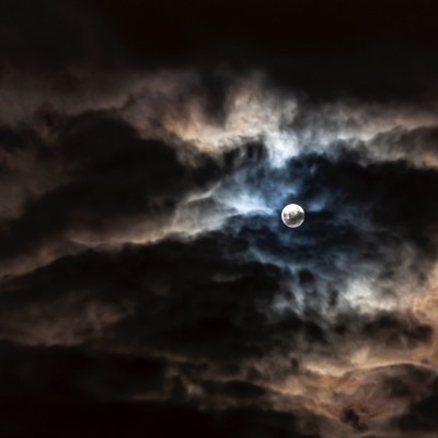 Full moon on a cloudy night HD Wallpaper
