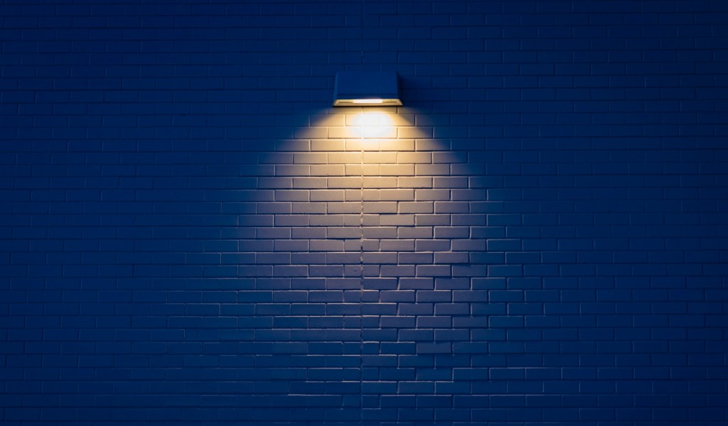 Lamp at the wall HD Wallpaper