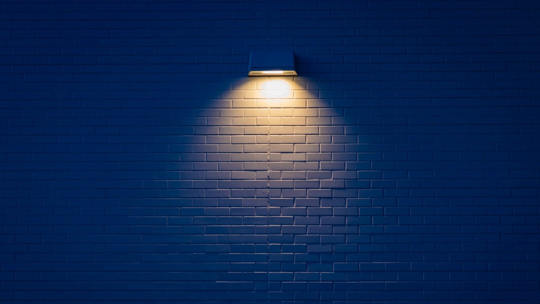 Lamp at the wall HD Wallpaper