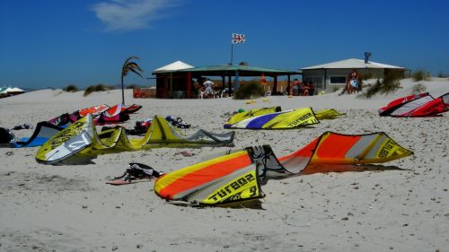 Sardinia kites on beach HD Wallpaper