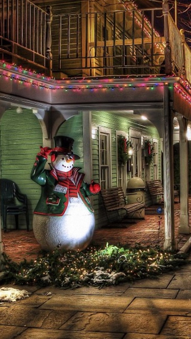 Snowman outside a house HD Wallpaper
