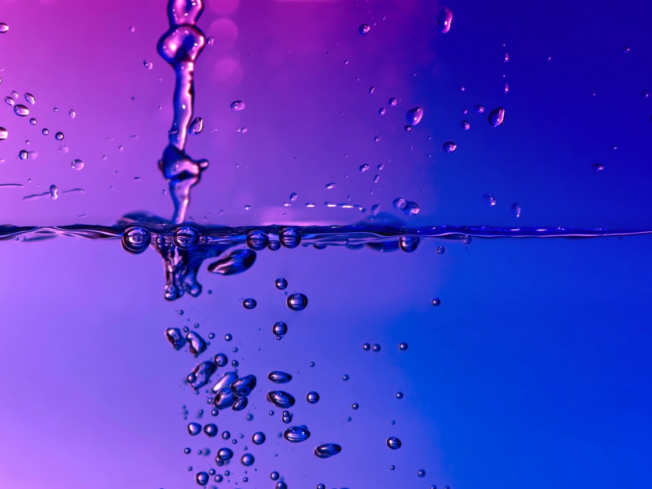 Water bubbles and drops HD Wallpaper