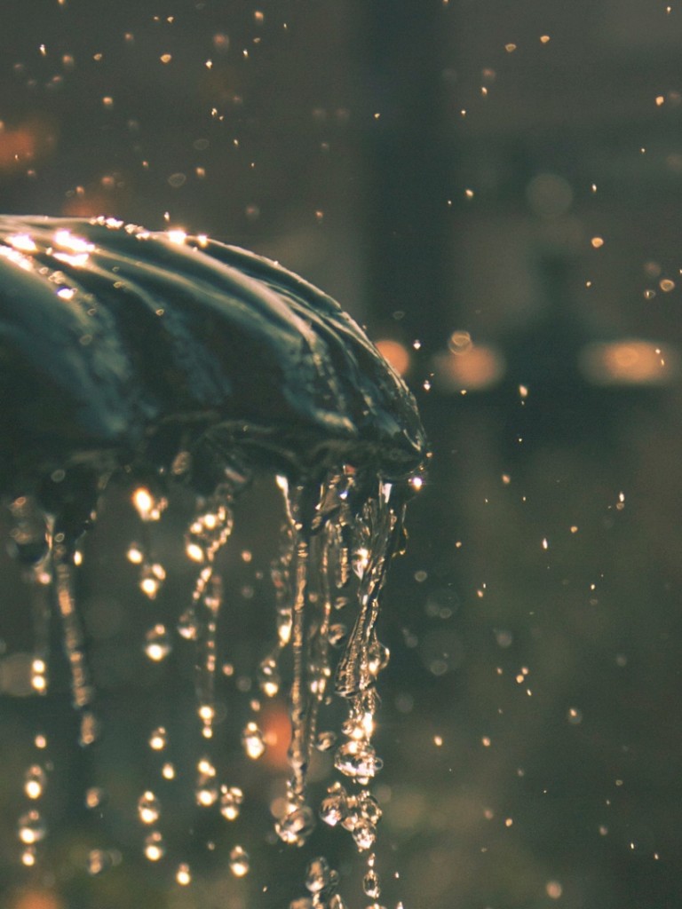 Water fountain drops  HD Wallpaper